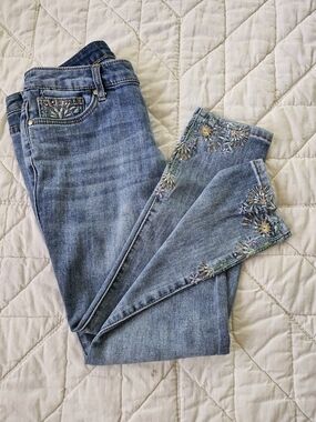 Christopher & Banks Petite Floral Embroidered Capris - Size 4P